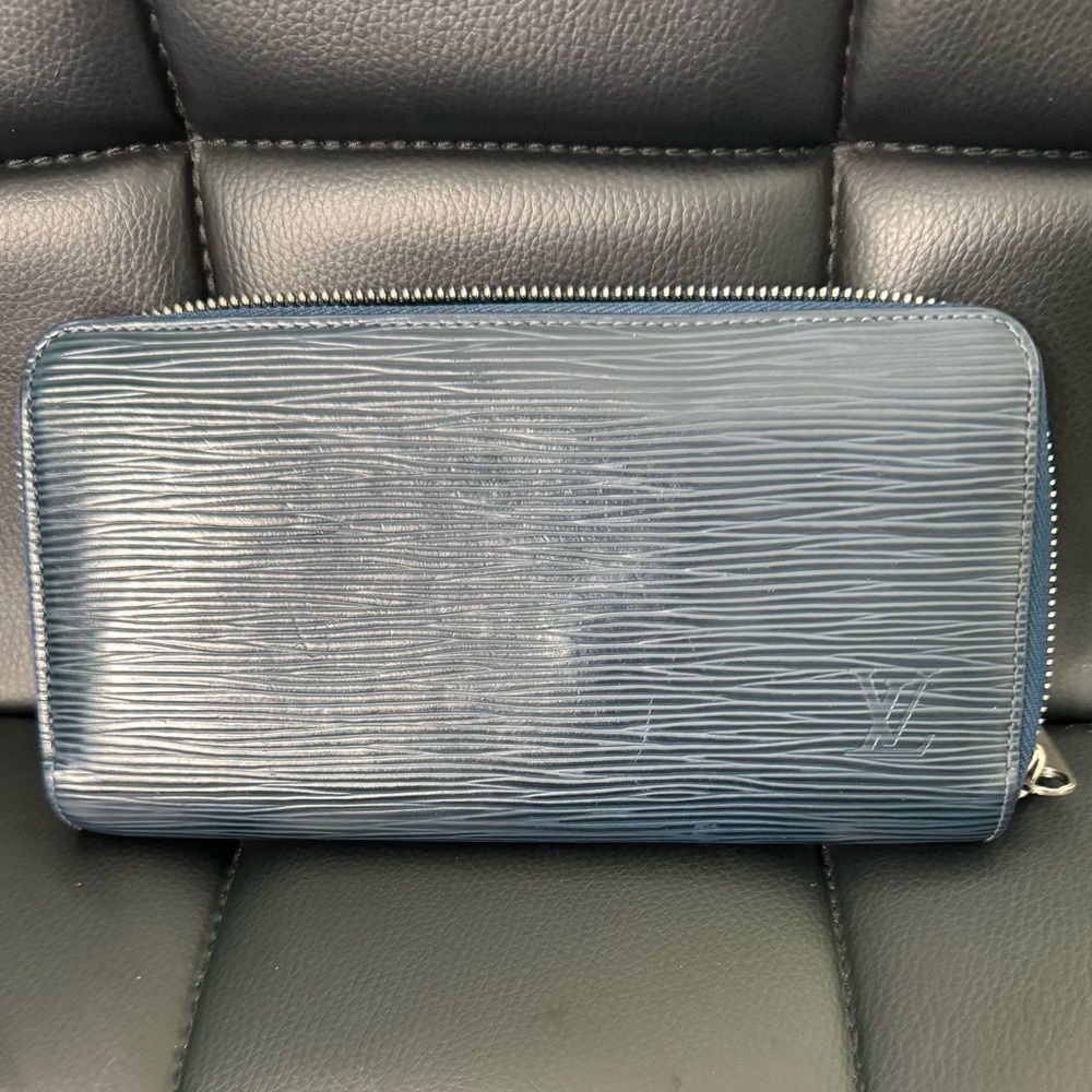 💥Louis Vuitton Navy Blue Epi Zippy Wallet